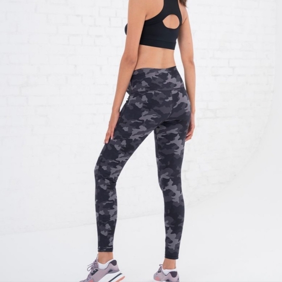 Seraphine maternity & postpartum camo Leggings - Picture 3 of 9